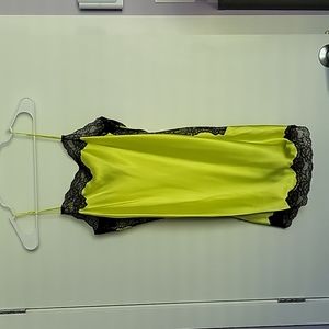 VS yellow and black slip 💛🖤